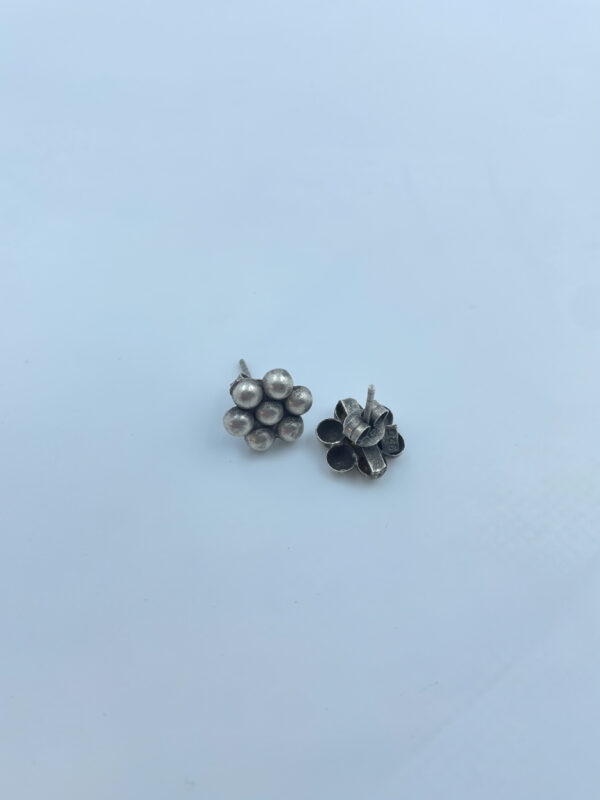 Timeless Elagent Floral Earrings