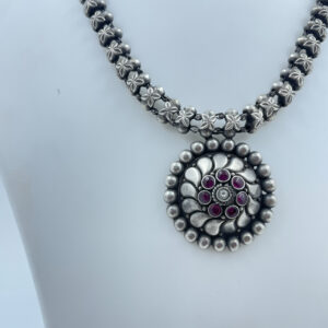 Elegant Floral Necklace with Graceful Earrings