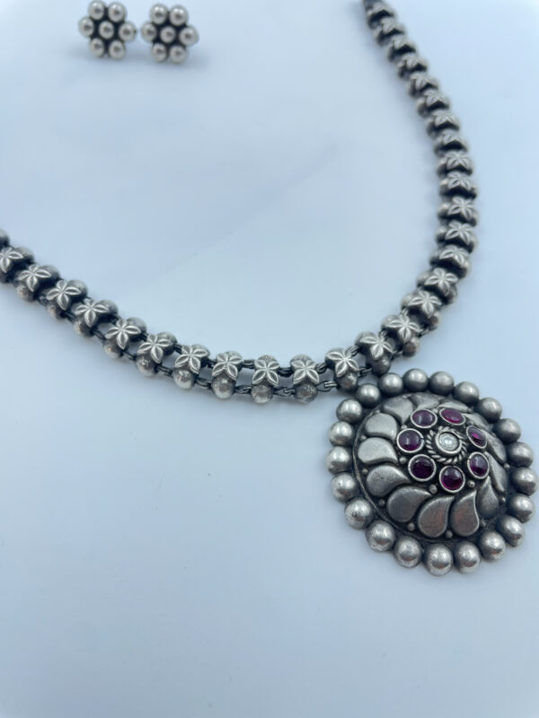 Elegant Floral Necklace with Refined Matching Earrings