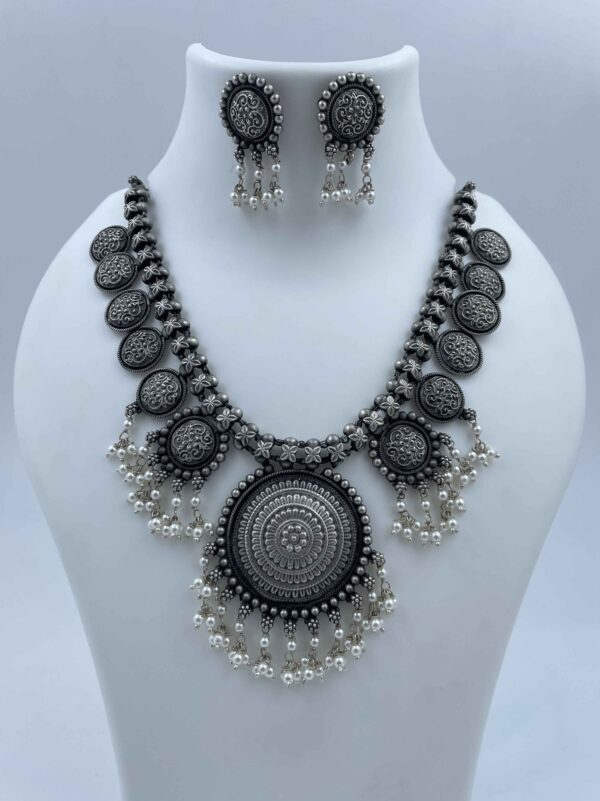 Elegant Floral Pearl Necklace with Timeless Matching Earrings