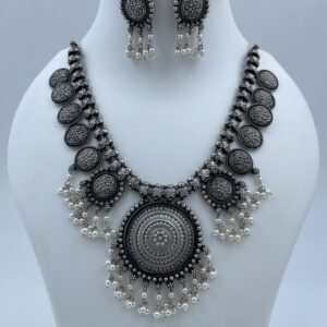 Elegant Floral Pearl Necklace with Graceful Designer Earrings