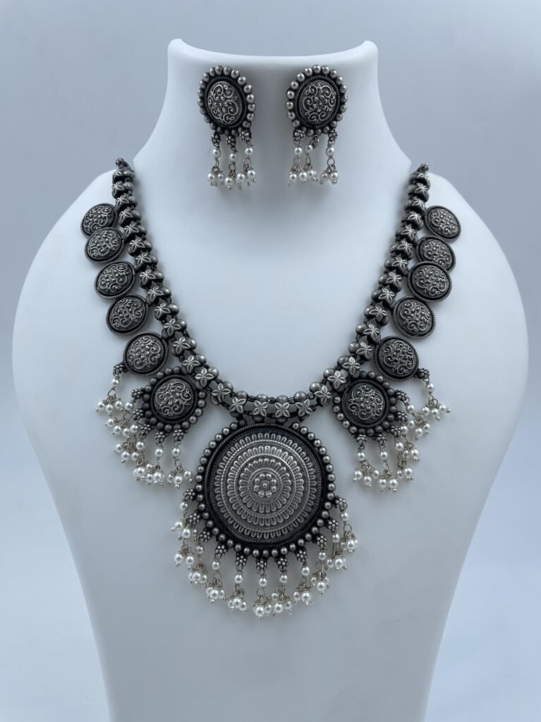 Elegant Floral Pearl Necklace with Graceful Designer Earrings