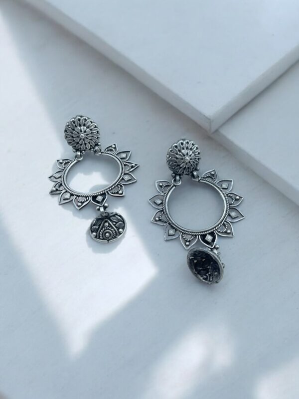 Rounded Foral Pearl Dangle Earrings