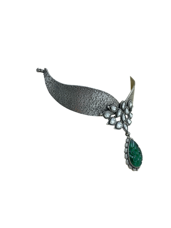 Beautiful Green Carving Stone Choker
