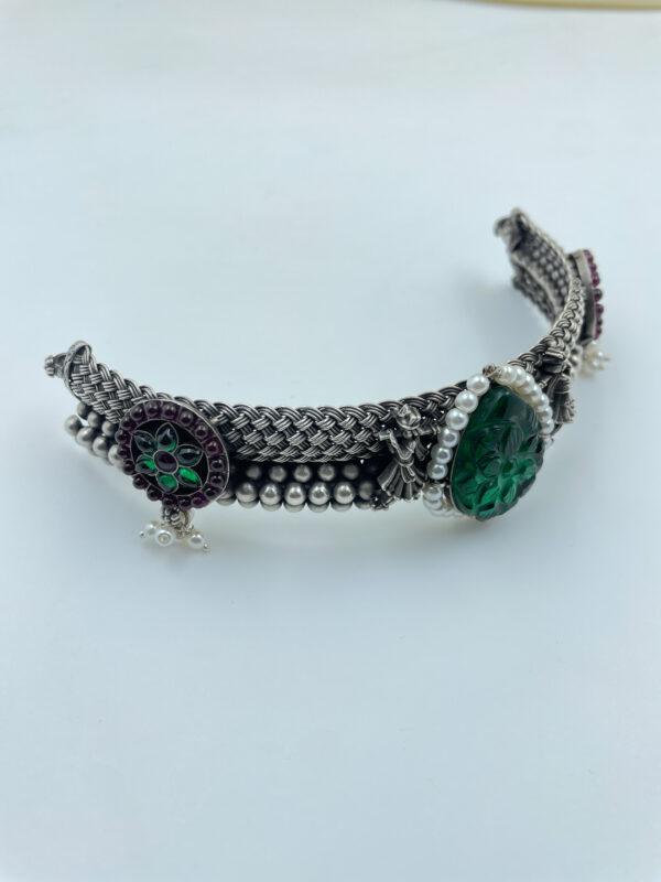 Get Green Carving Stone Mesh Design Choker