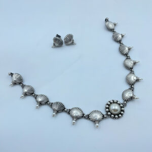 Get Oyster Shell Pearl Necklace with Earrings