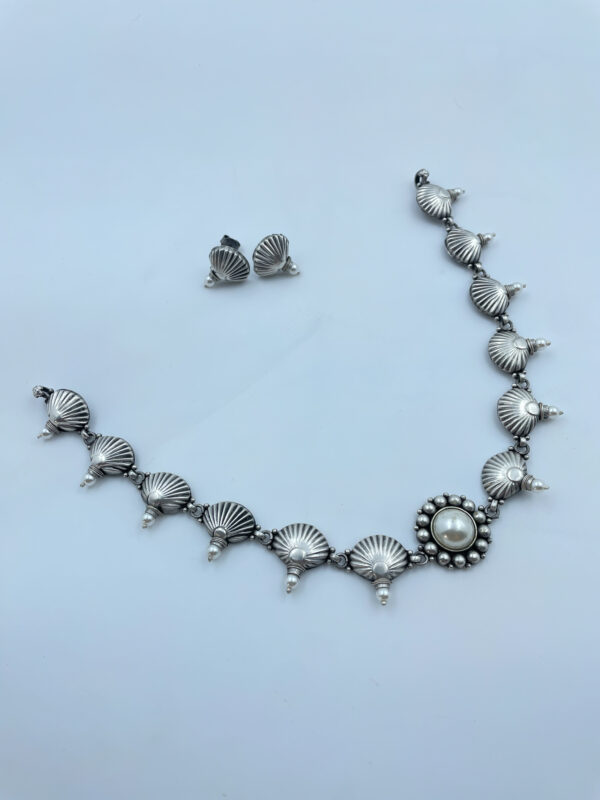 Get Oyster Shell Pearl Necklace with Earrings