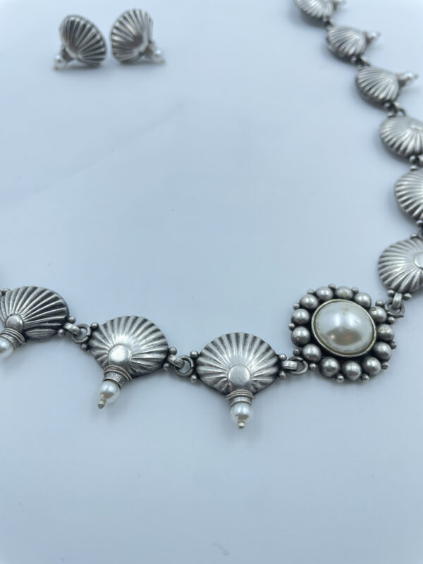 Simple Oyster Shell Pearl Necklace with Earrings