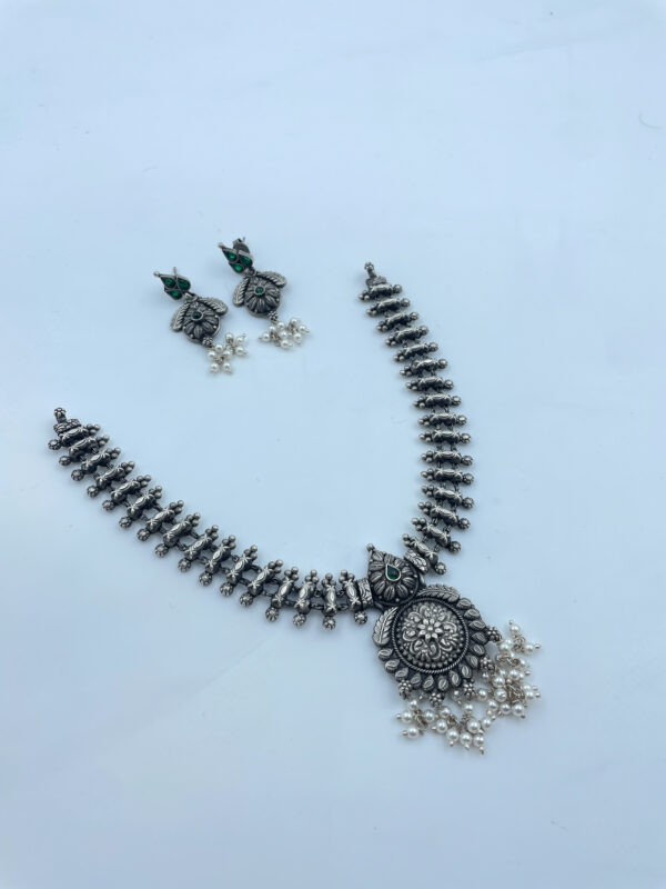 Patralata Necklace with Earrings