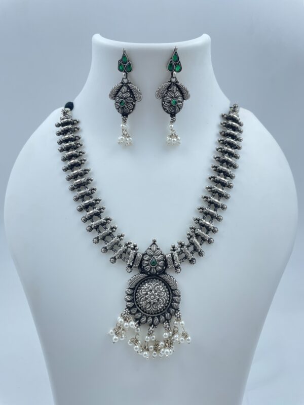 Get Patralata Necklace with Earrings