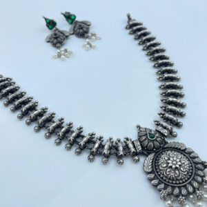 Patralata Necklace Set with Earrings