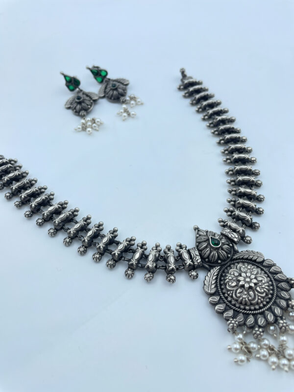 Patralata Necklace Set with Earrings