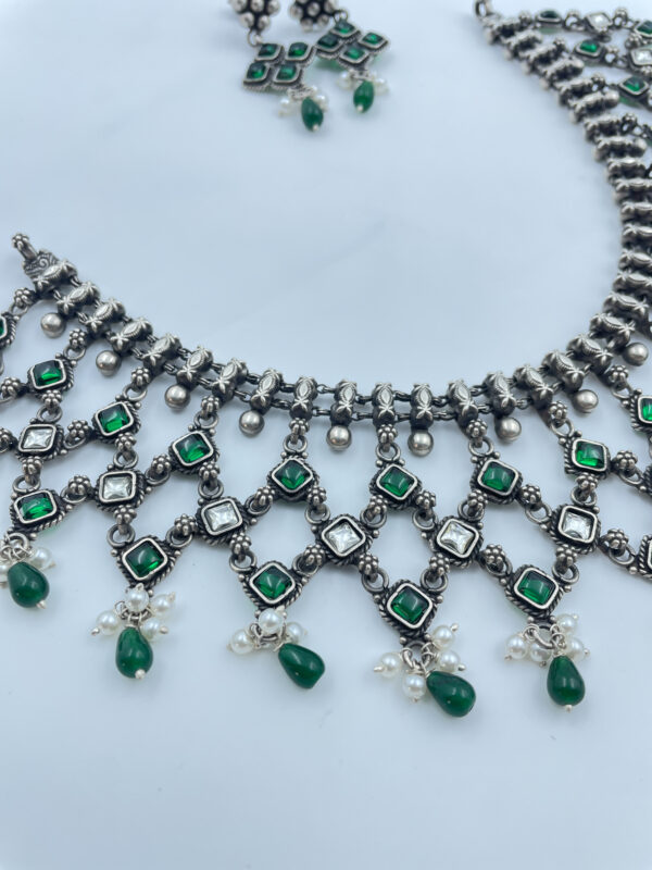 Glamorous Shrinkhla Green and White Necklace with Earrings