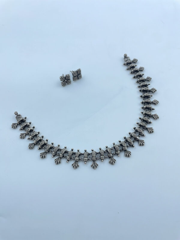 Beautiful Simple Floral Necklace with Earings