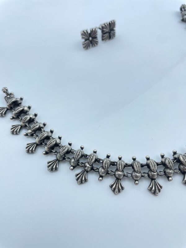 Silver Simple Floral Necklace with Earings