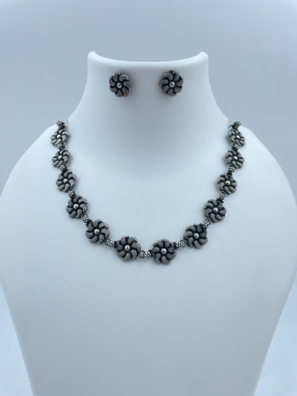 Purchase Simple Flower Design Necklace With Earrings