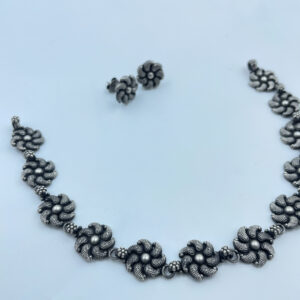 Get Simple Flower Design Necklace With Earrings