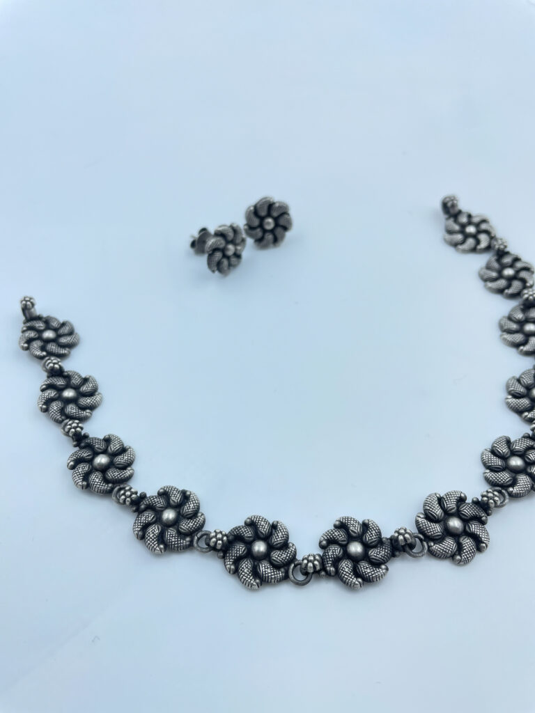 Get Simple Flower Design Necklace With Earrings